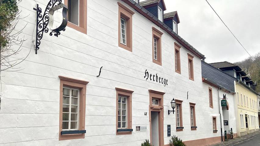 Vacation apartment for 2 people, with yard and terrace as well as sauna, with pets in Blankenheim