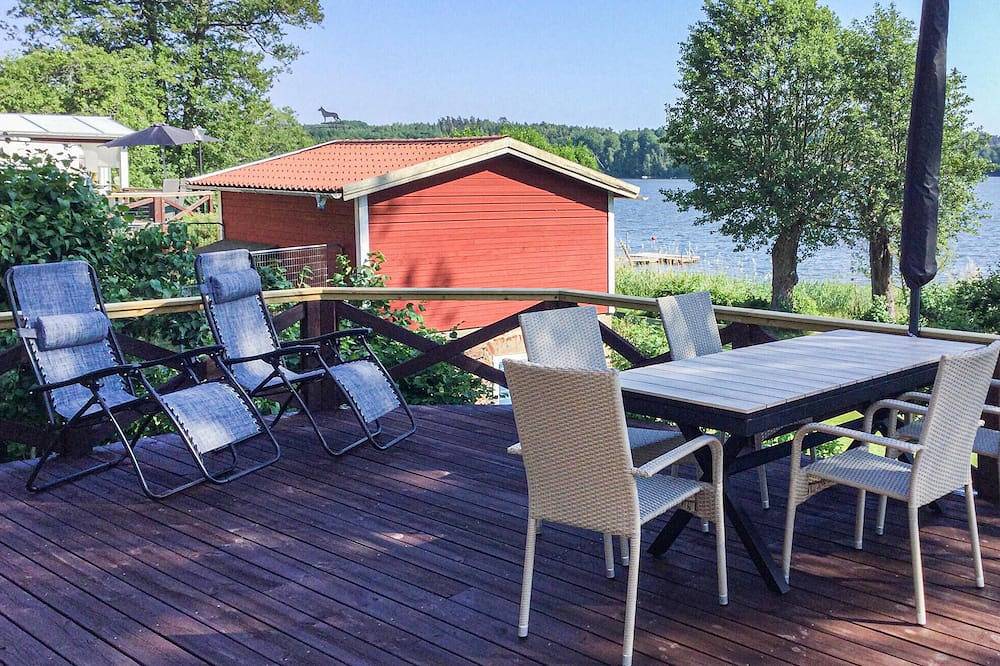 Nice home in Nykvarn with Wifi in Mälaren