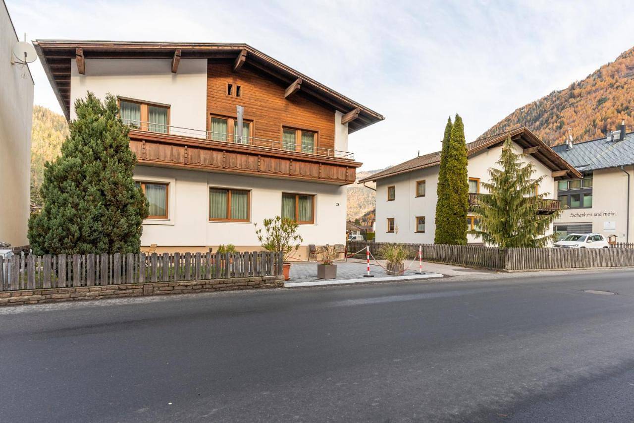Three-Bedroom House in Glockturmkamm, Ried im Oberinntal