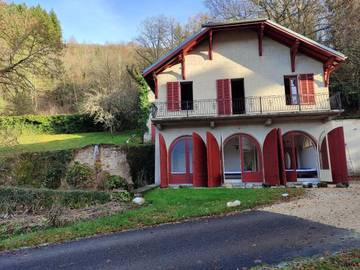 Maison de campagne pour 6 personnes, avec jardin ainsi que piscine et terrasse à Serrières-en-Chautagne
