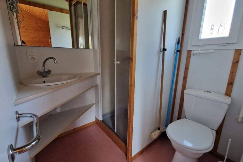 Spacious Chalet for 8 with Terrace in Saint-Geniez-d'Olt-et-d'Aubrac, Parc naturel régional de l'Aubrac