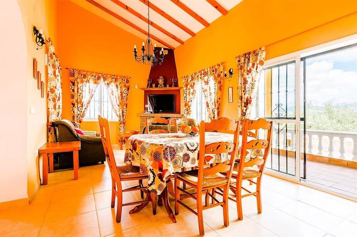 Fantastisches Chalet speziell für Familien angezeigt. in Alcaucín, Cordillera Penibética
