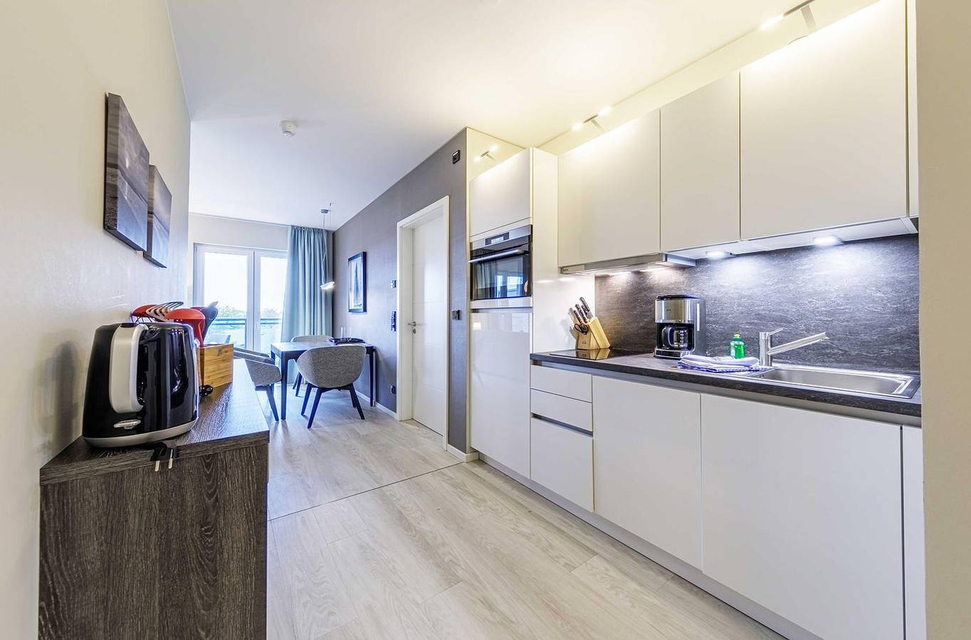Ganze Wohnung, Ferienwohnung Sommerzeit mit Ostbalkon und Boddenblick in Wustrow, Fischland