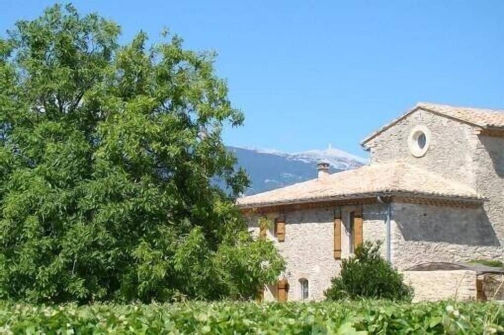 Traditionelles provenzalisches Landhaus bietet Ruhe und Ausgeglichenheit. in Mazan, Parc naturel régional du Mont-Ventoux