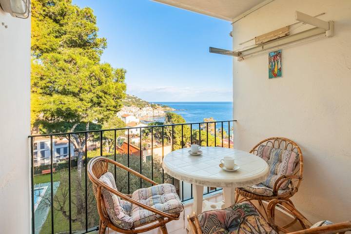 Appartement entier, H-7 Appartment avec vues à la mer et piscine in Calella de Palafrugell, Palafrugell