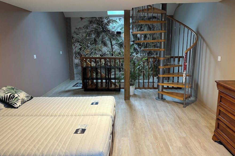 Homerez - Charming house near Sains with spa and enclosed garden in Sains, Saint-Malo region