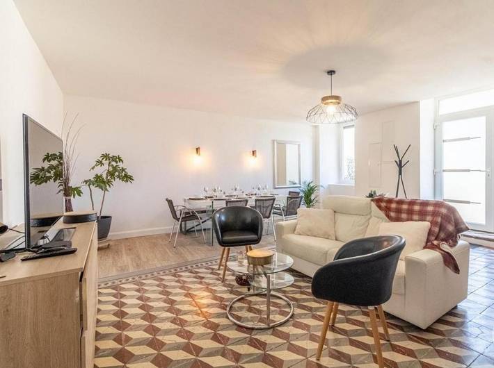 Location de vacances pour 8 personnes, avec Terrasse et Jardin à Juillan