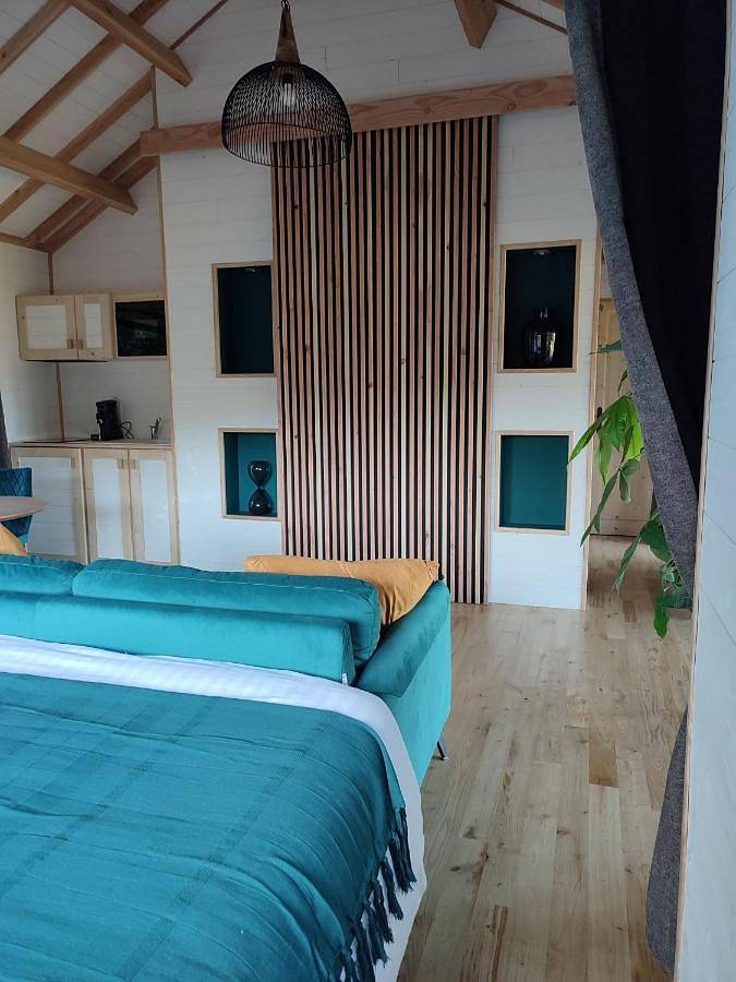 Suite with Hot Tub in Gomené, Région de Dinan