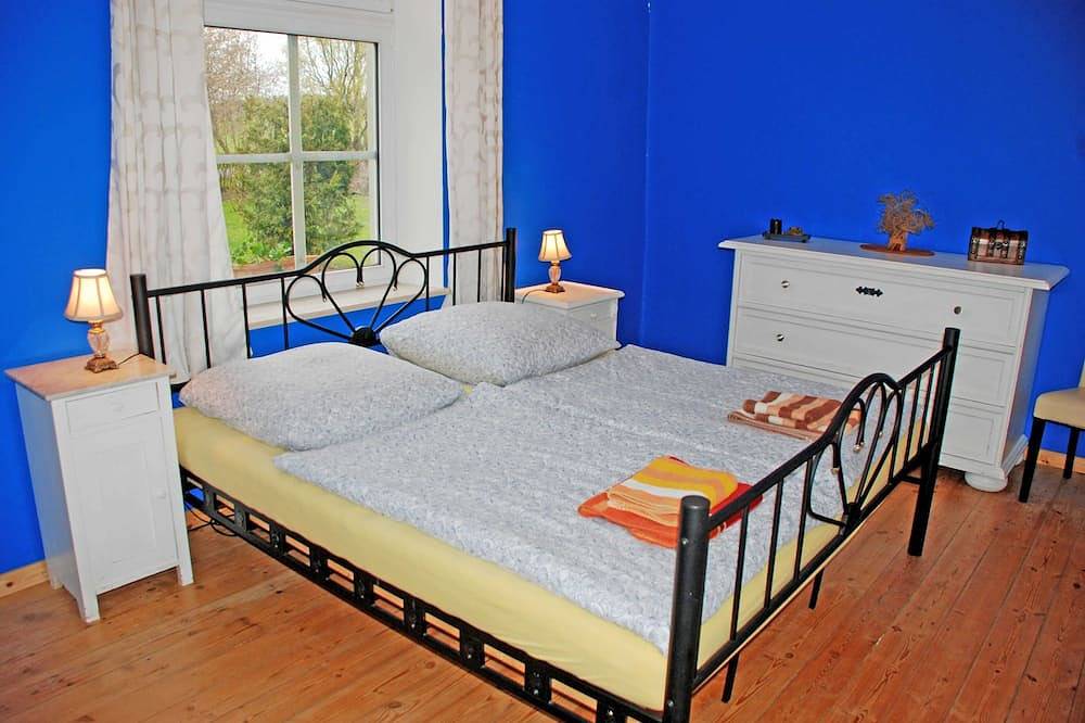 Ganze Wohnung, 03 Ferienwohnung Rügen mit Kamin - Ferienwohnungen im Gutshaus Gnies in Ralswiek, Bergen auf Rügen und Umgebung