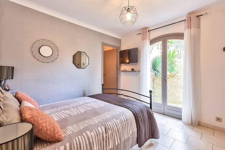 Location de vacances pour 9 personnes, avec jardin et terrasse à Aspremont - 2