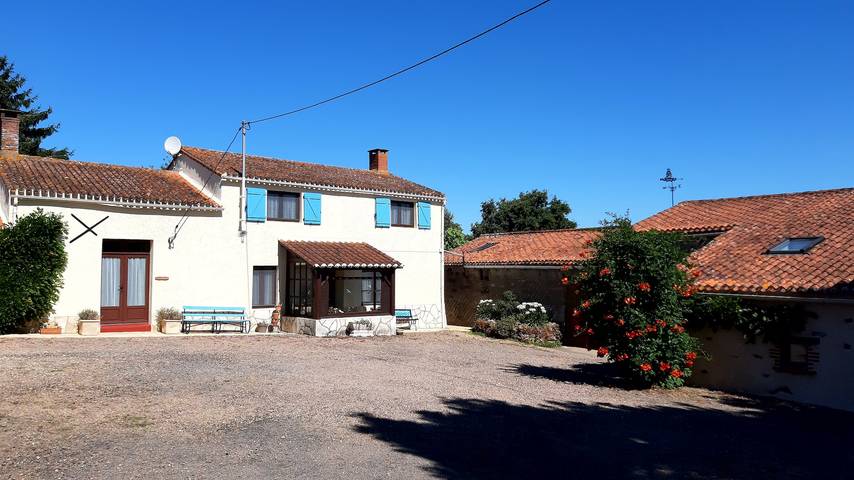 Gîte pour 12 personnes, avec piscine