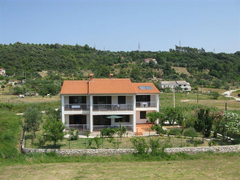 Ganze Wohnung, 2-Zimmer-Ferienwohnung mit Terrasse Palit, Rab A-16356-b in Palit, Rab