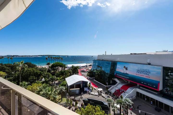 Gîte pour 4 personnes, avec terrasse dans Palais Des Festivals Et Des Congres