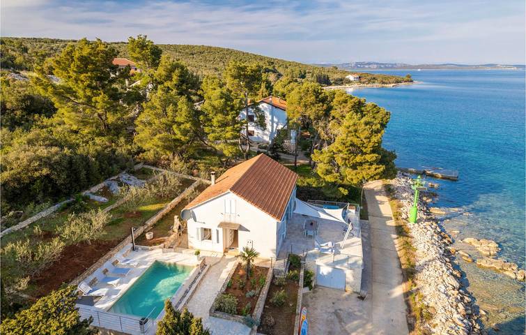 Location de vacances pour 8 personnes, avec terrasse, animaux acceptés à Sali - 4