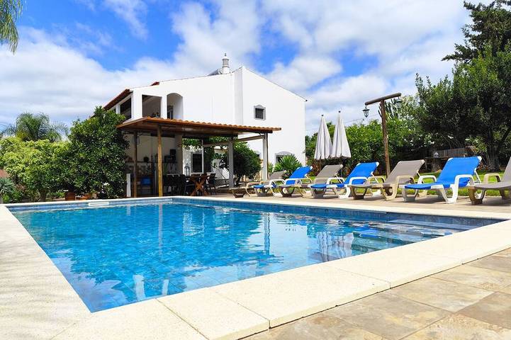 Villa para 10 pessoas, com varanda e jardim e ainda jacuzzi em Silves