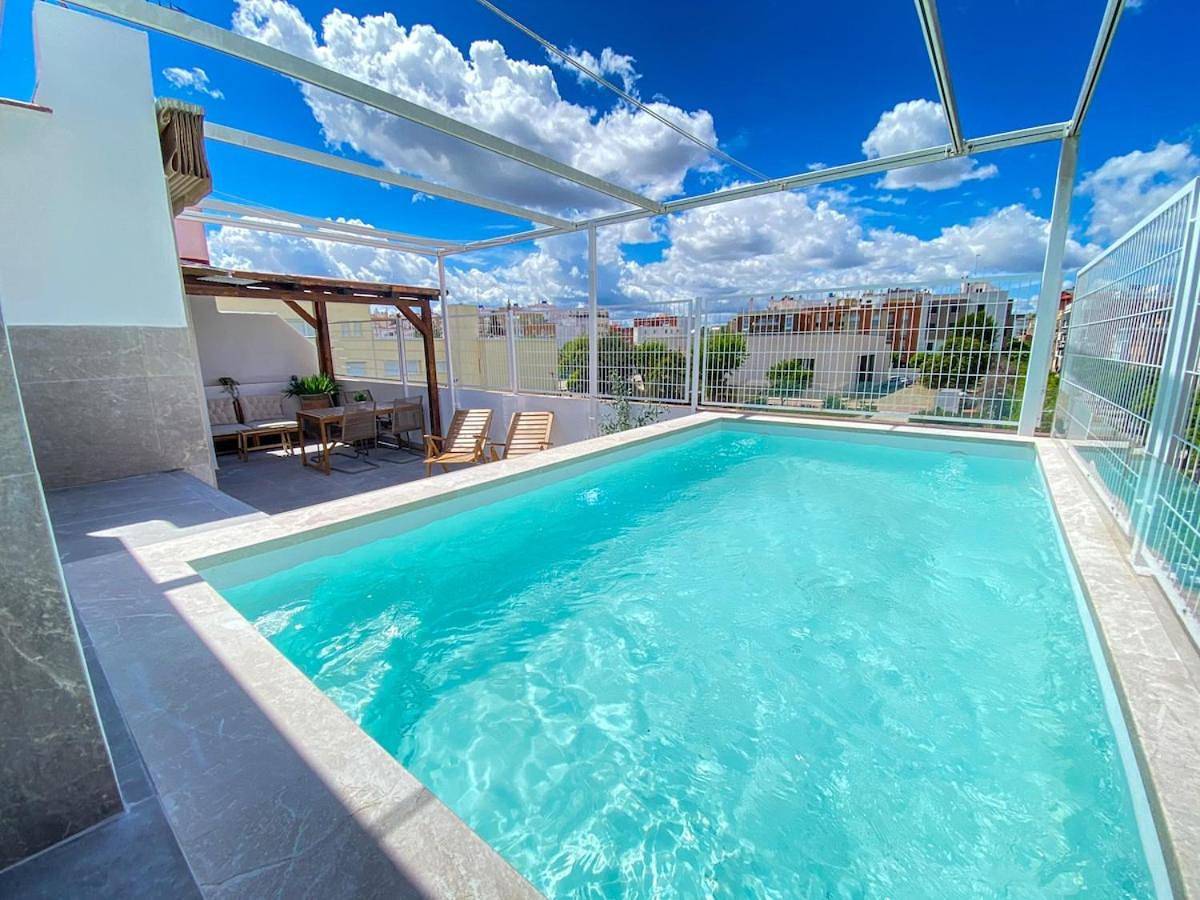 Villa with private swimming pool in Sevilla in Nervión, Sevilla