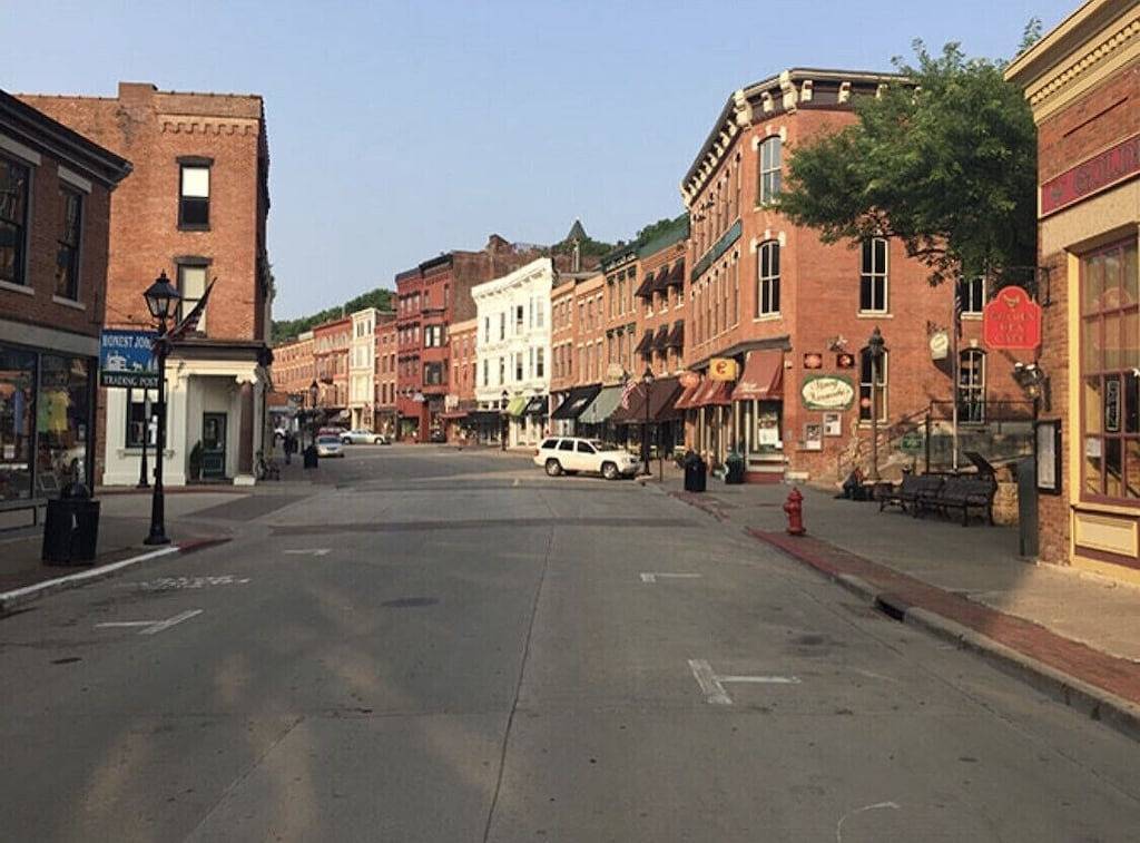 Einzigartige rustikale, luxuriöse 3 Schlafzimmer / 2 Badezimmer Hütte mit Kamin, Feuerstelle, Billardtisch und Wifi in Jo Daviess County