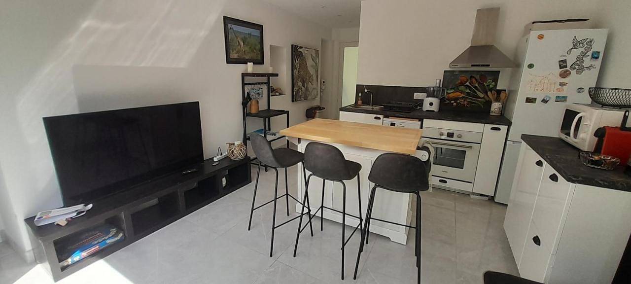 Appartement entier, One-Bedroom Apartment in Ollioules, Côte méditerranéenne (France)