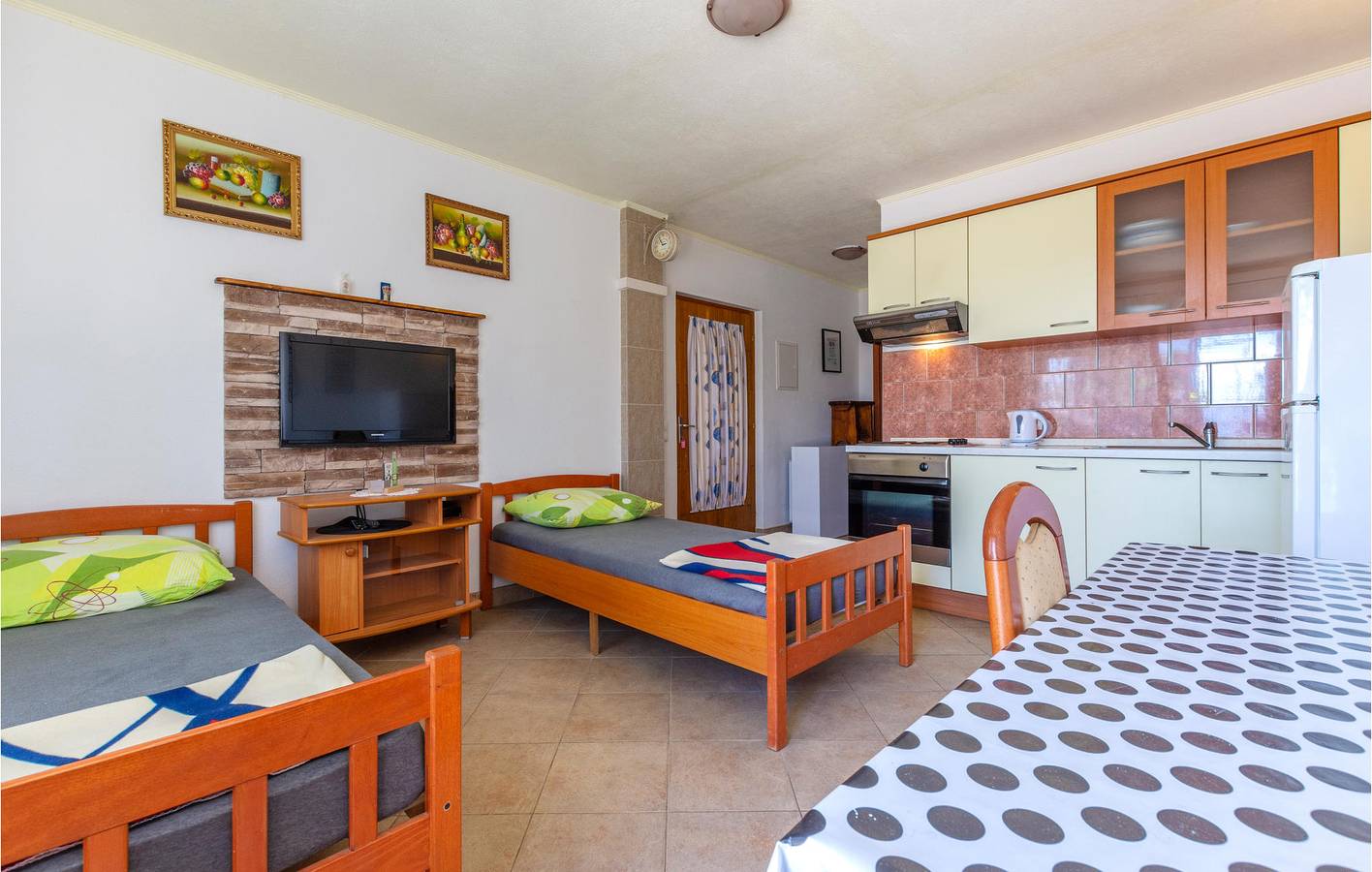 Ganze Ferienwohnung, Ferienwohnung für 4 Personen mit Terrasse in Dugi Rat, Split-Dalmatien