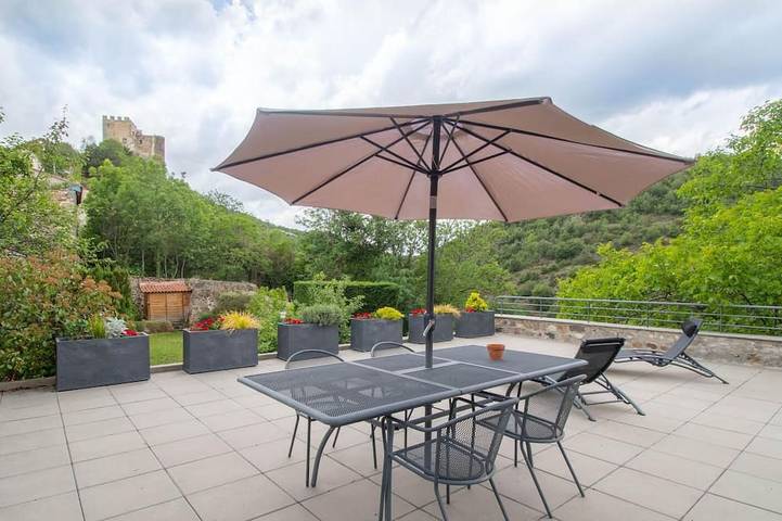 Location de vacances pour 5 personnes, avec balcon et jardin à Montaigut-le-Blanc