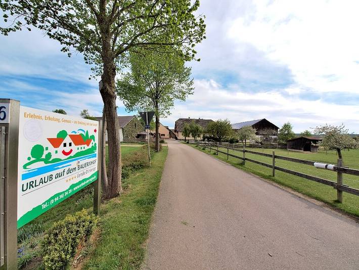 Ferienhof Dirnberger Gbr - Urlaub am Regen - Appartement Kleiner Heuboden 36 qm ***** in Nittenau, Ostbayern