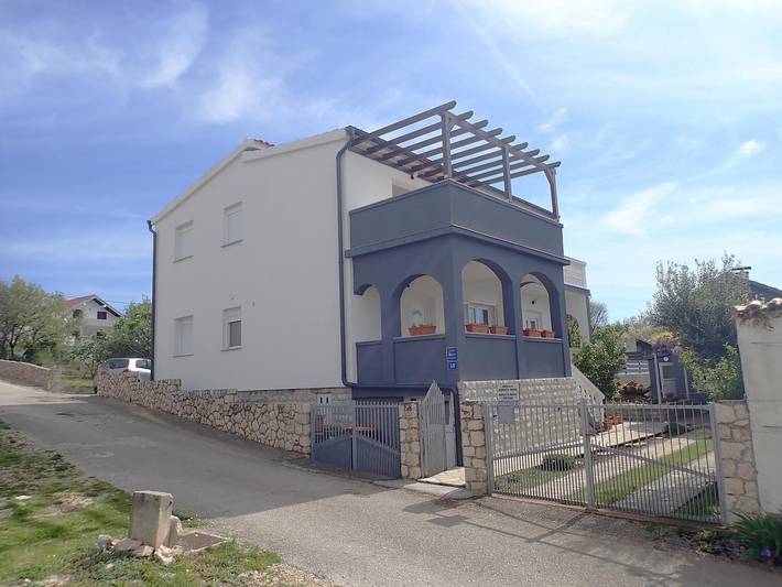 Ferienwohnung für 6 Personen, mit Terrasse und Whirlpool in Jasenice