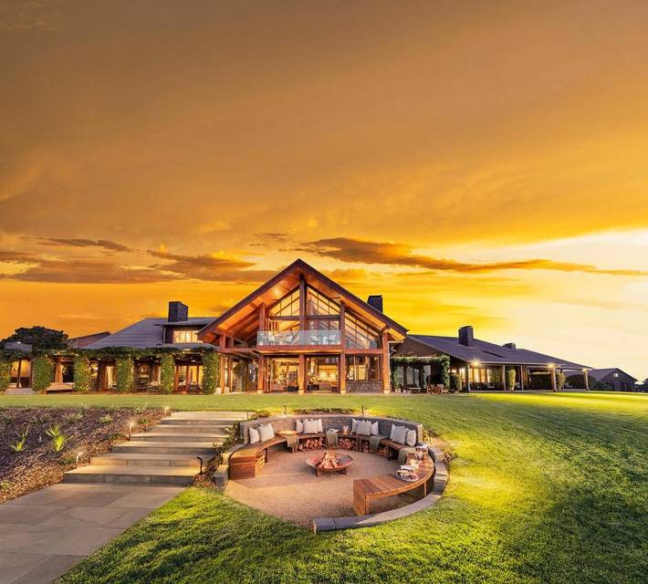 Resort for 2 personer, med badebasseng og jacuzzi i tillegg til hage i Australia