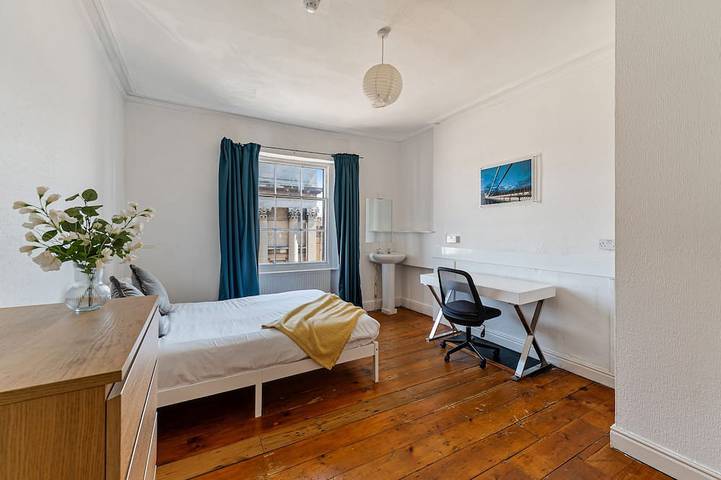 Bed and breakfast for 2 people, with garden in Bristol