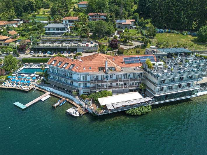 Hotel für 2 Personen, mit Balkon und Terrasse sowie Pool und Seeblick