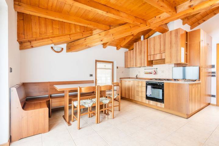 Appartamento per 4 persone, con giardino e vista lago a Ledro