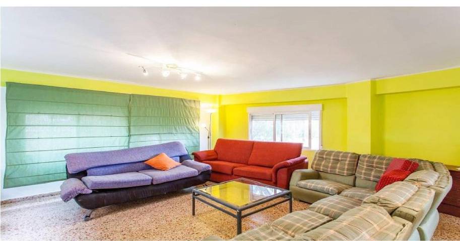 Gîte pour 6 personnes, avec terrasse et vue ainsi que jardin et piscine à Moncada