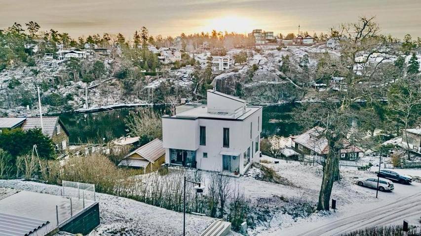 Villa för 12 Personer, med utsikt samt sjöutsikt och trädgård, med husdjur i Nacka