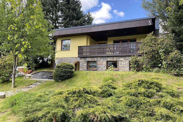 Ferienhaus für 6 Personen, mit Balkon und Whirlpool sowie Garten und Sauna in Sehmatal