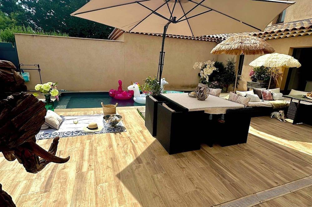 Entire apartment, Studio swimming pool in Bouc-Bel-Air, Aix-en-Provence region