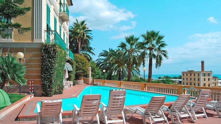 Villa pour 3 personnes, avec piscine à Imperia