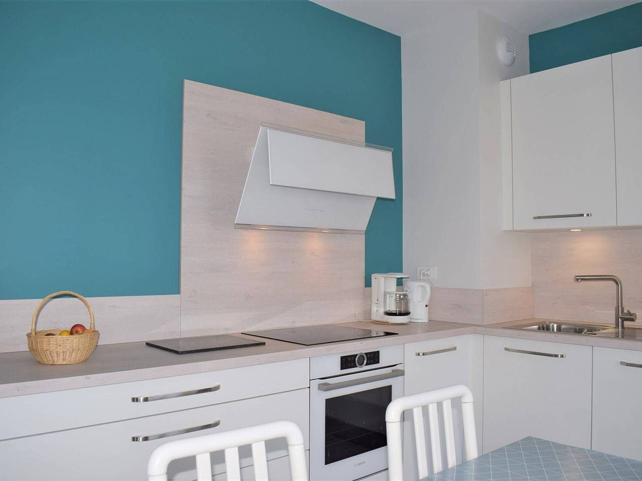 Entire apartment, Renovated 5-Person Apartment with Large Terrace in Perros-Guirec Center in Perros-Guirec, Pink Granite Coast