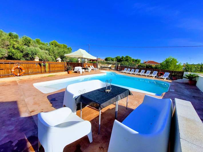 Chalet para 24 personas, con piscina y terraza en Godelleta