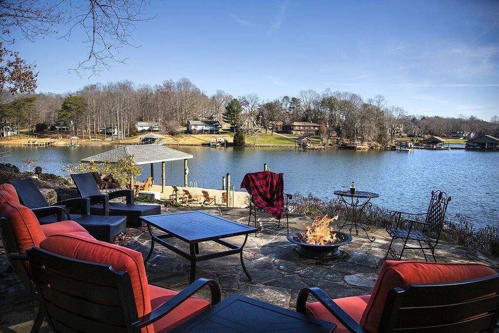 Modern Lakeside Cabin with Stunning Views and Deep Water Access! Pet friendly! in Smith Mountain Lake
