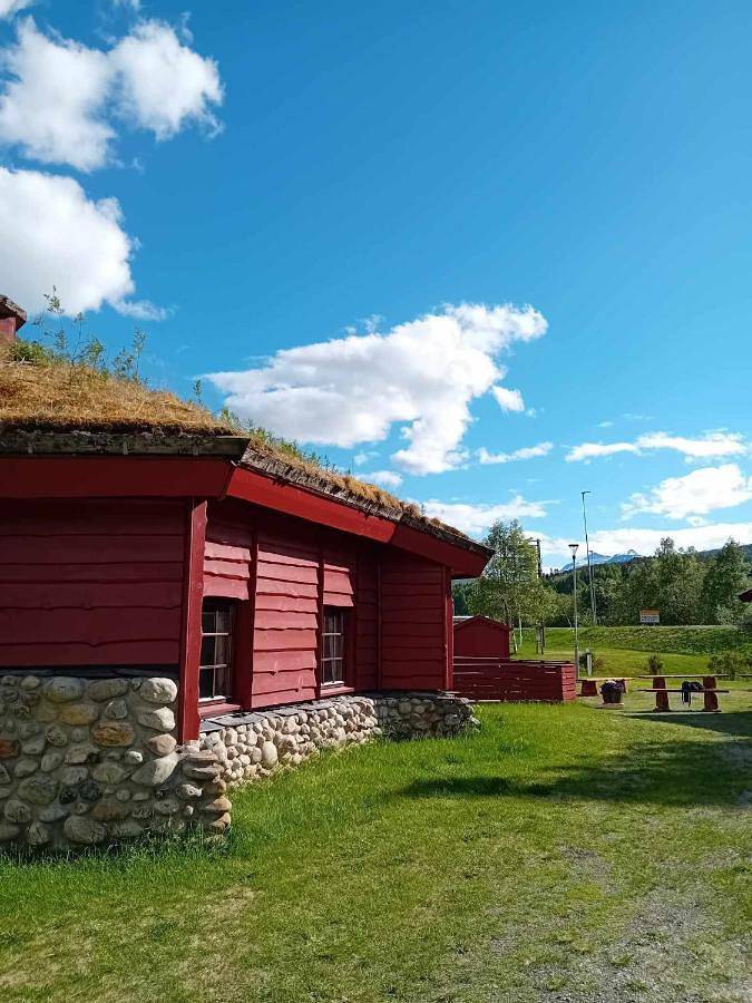 Ferielandsby for 3 personer, med terrasse og hage, dyr tillatt i Norge