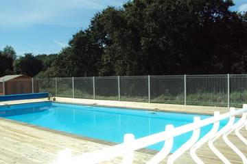 Maison de campagne pour 4 personnes, avec piscine ainsi que terrasse et jardin, animaux acceptés à Plobannalec-Lesconil