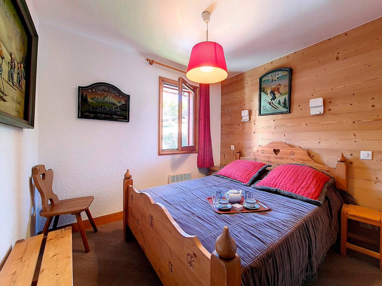 Entire apartment, Bright Spacious Apartment · Near Slopes · Balcony · Free Wi-Fi in Saint-Martin-de-Belleville, Les Trois Vallées