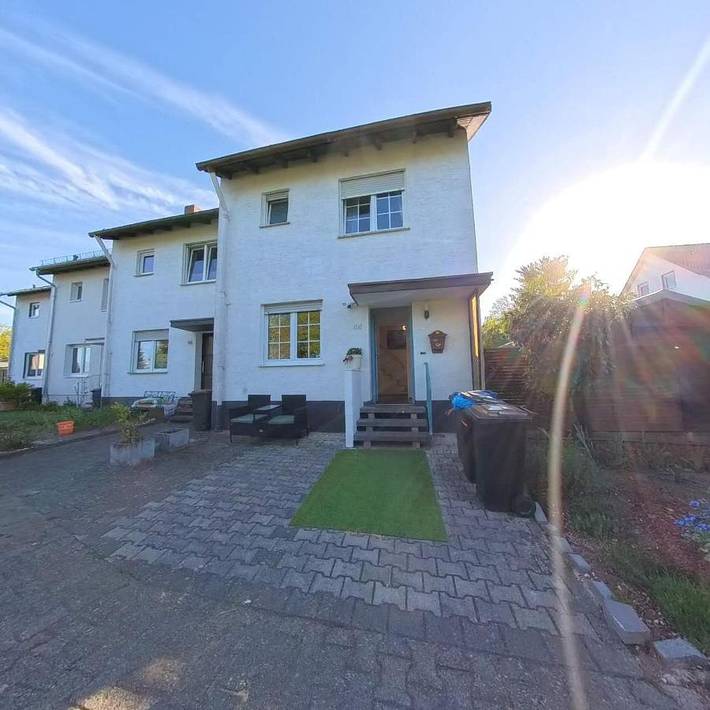 Ferienhaus für 8 Personen, mit Balkon und Terrasse sowie Whirlpool und Garten in Dreieich