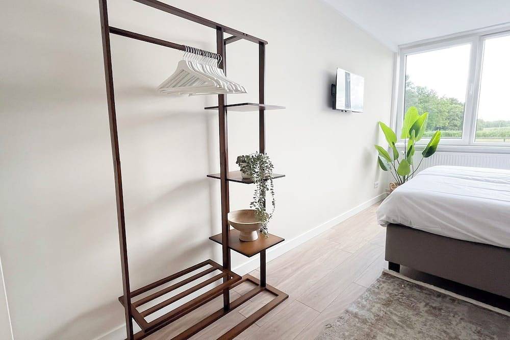 Geheel appartement, Ontworpen met studenten in gedachten — betaalbaar, comfortabel en dicht bij de campus. Kook in de gedeelde keuken, doe de was ter plaatse en geniet van een rustige studeeromgeving. in Tilburg, Noord-Brabant