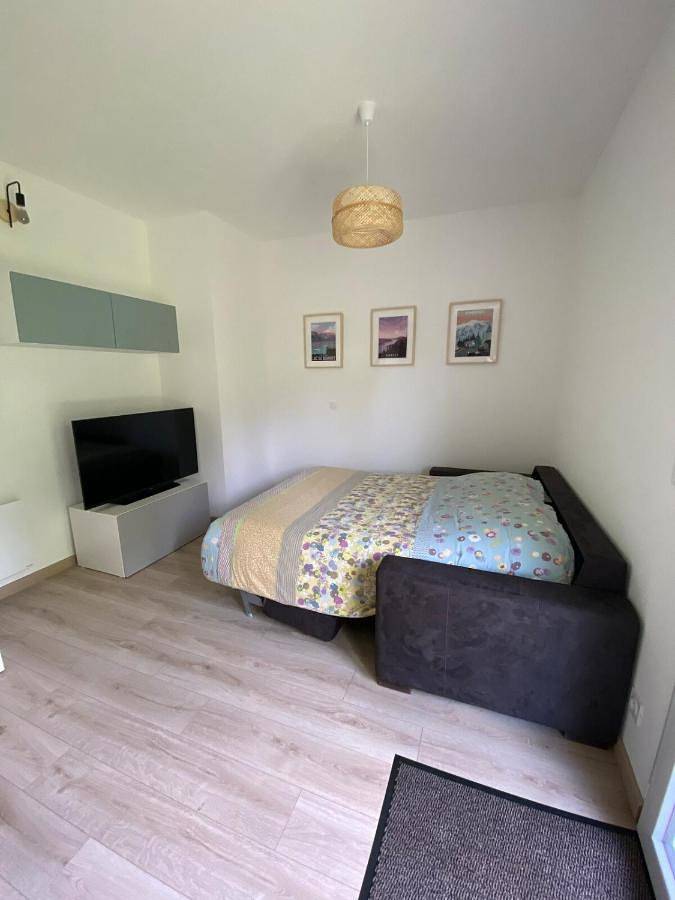 Gîte pour 2 personnes, avec jardin et terrasse dans La Biolle - 2