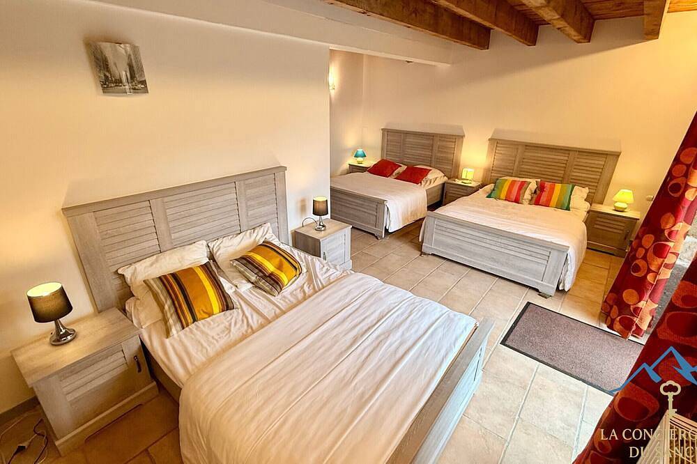 La Grange Borel 12 pers Murat Le Quaire in Murat-le-Quaire, Volcans d'Auvergne Regional Nature Park