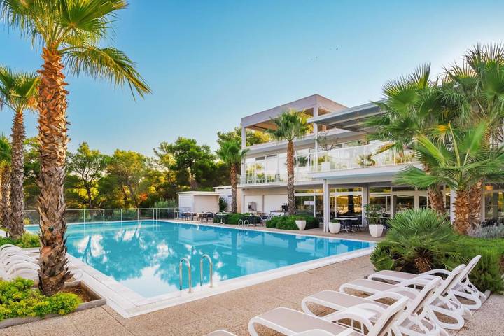 Bungalow für 3 Personen, mit Pool und Kinderpool sowie Garten und Sauna auf Brac