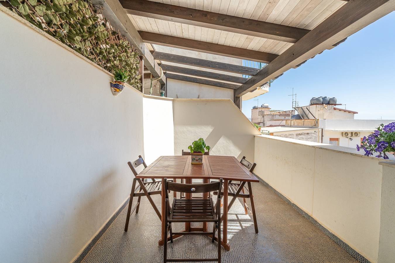 Entire apartment, Apartment 'Giove with Large Sea View Balcony', Wi-Fi and Air Conditioning in Capo Passero, Portopalo di Capo Passero