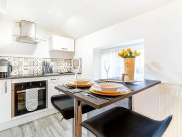 Log Cabin for 2 People in Cheddar, Somerset, Photo 1