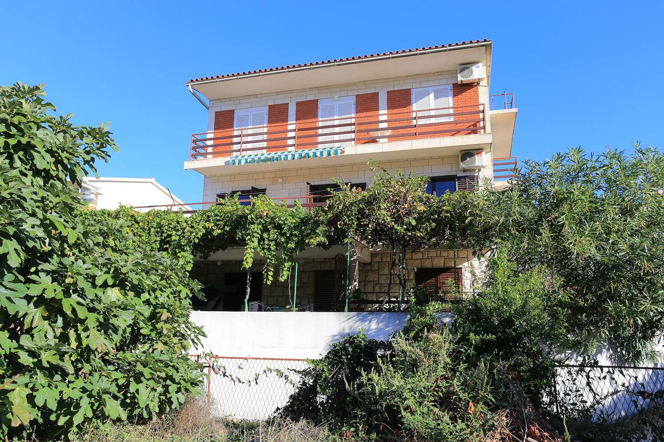 Ganze Wohnung, 3-Zimmer-Ferienwohnung mit Balkon und Meerblick Kastel Stari, Kastela A-16344-a in Kastel Stari, Kaštela
