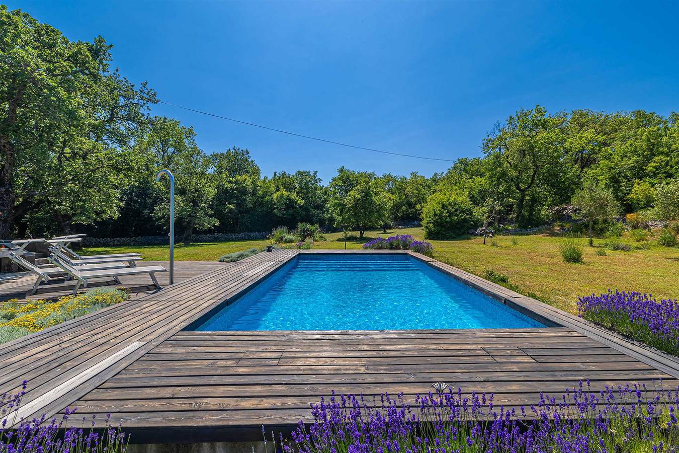 Ganze Wohnung, Ferienhaus Garica mit großem Garten in Garica, Krk